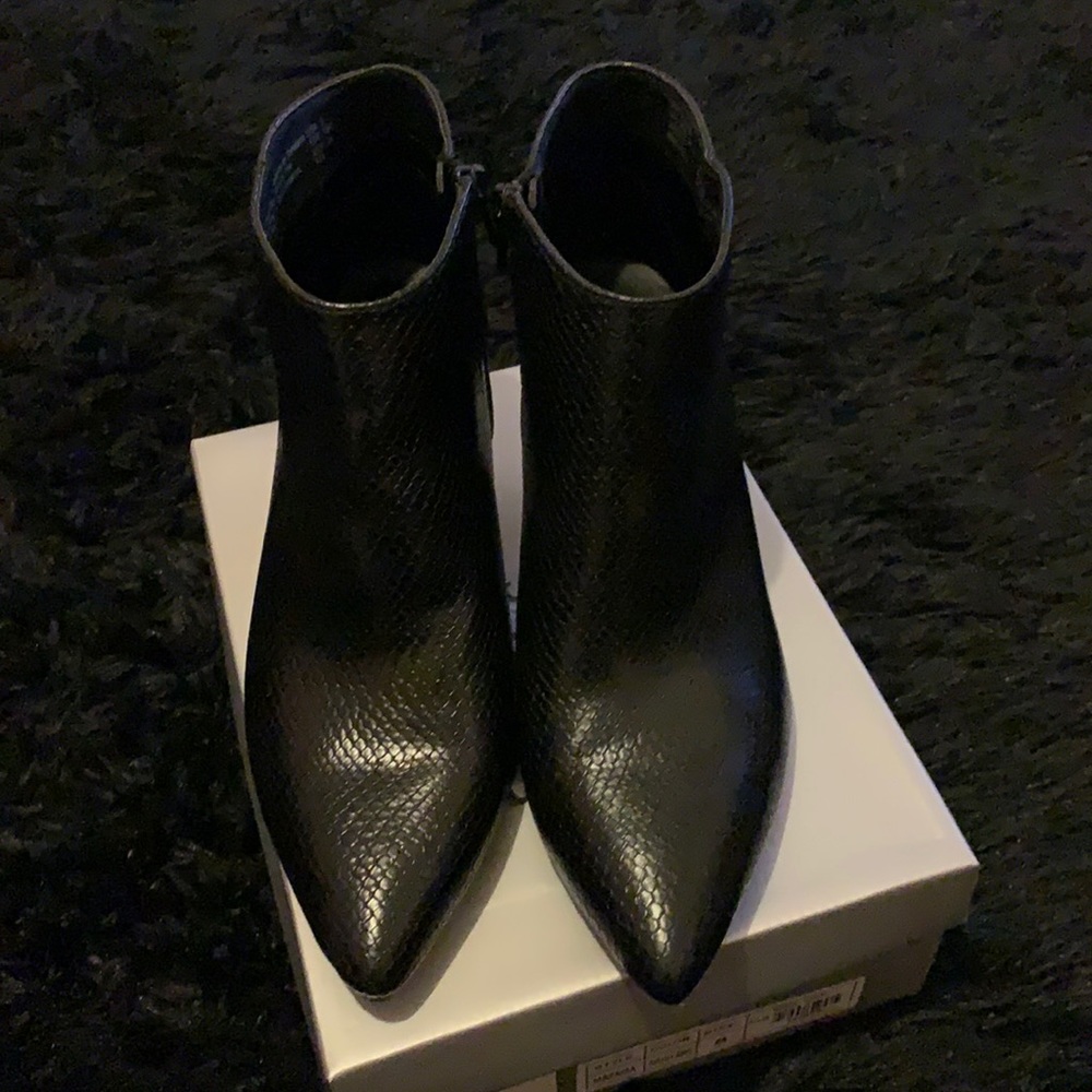 Time and Tru Women’s Size 8 Small Heel Boot